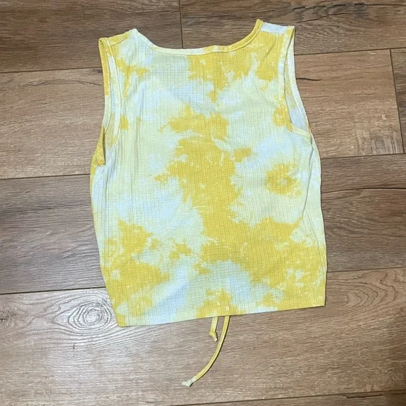 2 FEMININE CROP TOPS - Picture 7 of 7